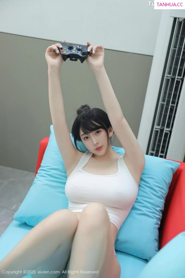  [XiuRen]高清写真图 2025.08.21 No.10676 李沁恩lrene 居家服第11张图片
